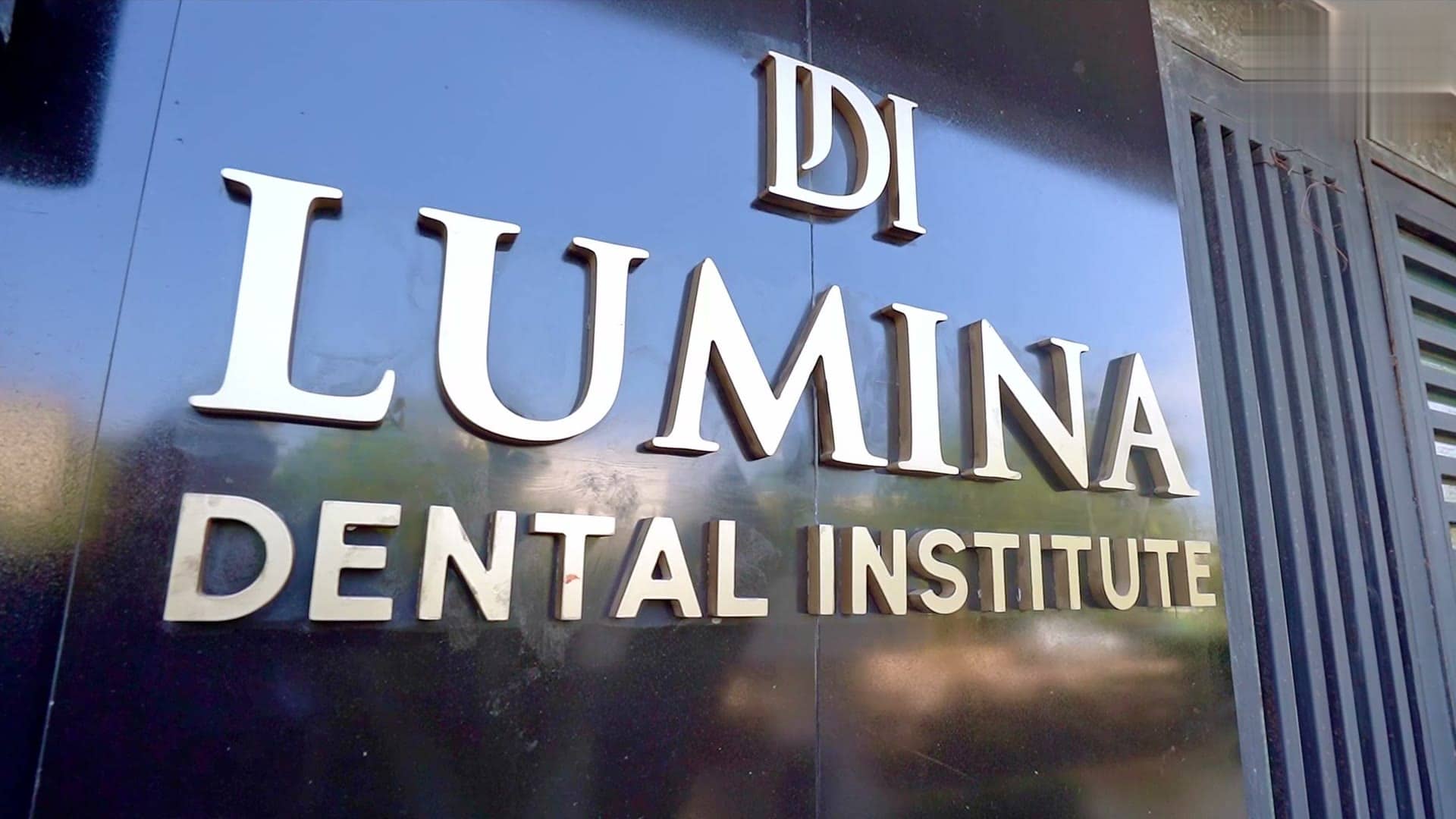 Enseigne Lumina Dental Institute